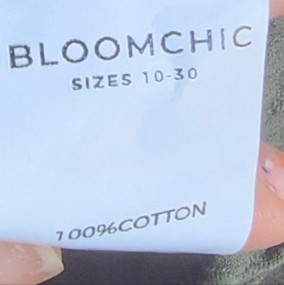 BloomChic sage green top 100 % cotton Women's size 22- 24 NWT - Picture 4 of 4